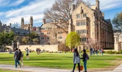 Universidad de Yale.