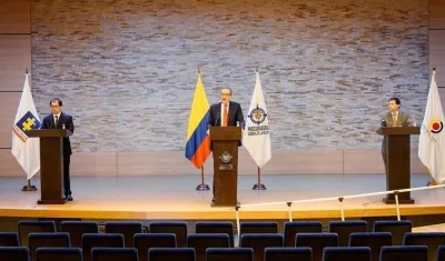 Los jefes de tres entes de control durante la rueda de prensa conjunta.