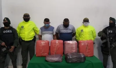 Los capturados con la marihuana.