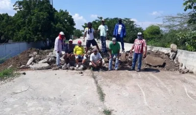 La comunidad en uno de los cierres.