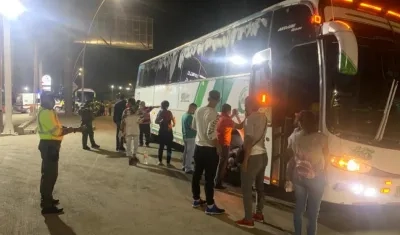Transporte especial sorprendido en el Puente Pumarejo.