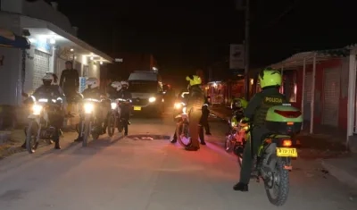 Operativo de control para hacer cumplir el toque de queda.