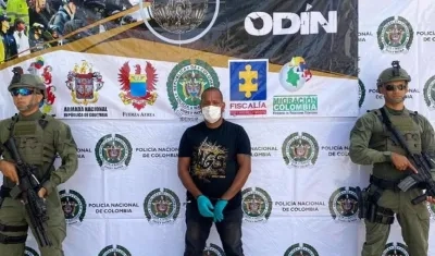 El hombre tras ser capturado por la Policía.