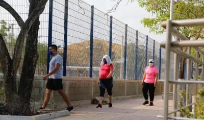 Solo los adultos pueden salir a hacer ejercicios en parques en horas de la mañana.