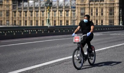 Autoridades detectaron más de dos mil casos nuevos de Covid-19.