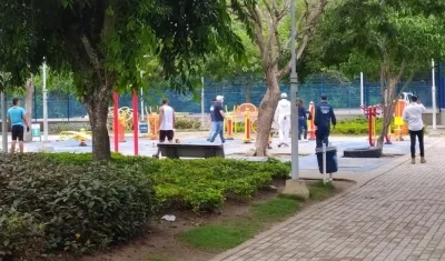 La Patrulla Covid visitando los parques.