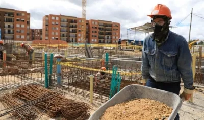 Para vivienda de interés social, los hogares interesados deben tener ingresos inferiores a 4 SMMLV.