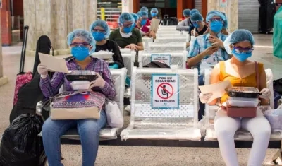 Parte de los estudiantes que partieron a sus ciudades.