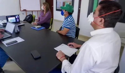 El Alcalde Rodolfo Ucrós presidiendo una sesión de trabajo sobre el Covid-19.