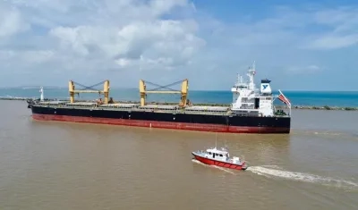 Las maniobras cuentan con la estricta vigilancia de la Dimar.