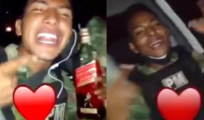 Soldados grabados en el hecho.