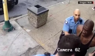 Momento del arresto de George Floyd.