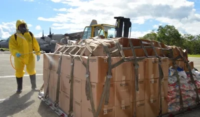 Las ayudas siguen llegando a Amazonas, transportadas por la Fuerza Aérea..