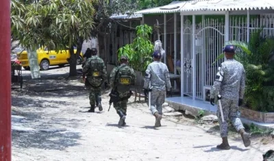 Las autoridades patrullarán las calles del municipio para hacer cumplir el toque de queda.