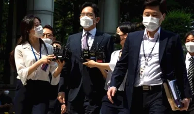 Lee Jae-yong, ingresando a la corte.