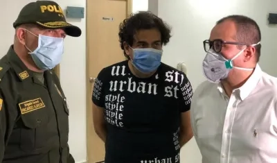 El Comandante de la Policía Metropolitana reunido con el médico José Julián Buelvas Díaz.