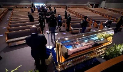 La ceremonia fúnebre.