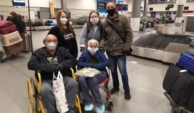 La familia barranquillera Marimón, a su llegada a Bogotá.