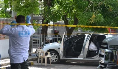 La Policía revisó el vehículo en la que se movilizaba la mujer.