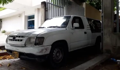 Momento en que el vehículo de la funeraria sacaba el cuerpo de 'Pupileto' de las dependencias de Medicina Legal.