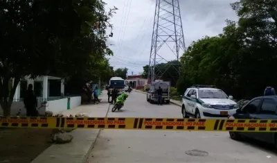 La zona donde está la vivienda fue acordonada por la Policía.