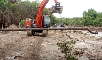 Reparación de la tubería por la Triple A.
