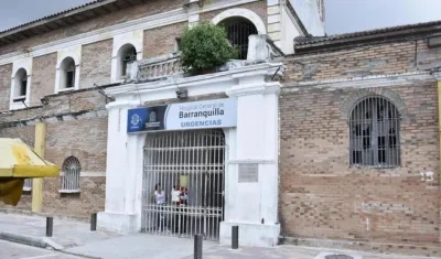 El joven recibe atención médica en el Hospital General de Barranquilla.