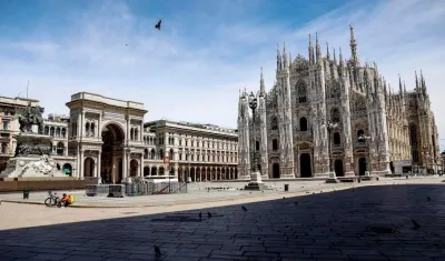 Vista de la Plaza del Duomo en la ciudad italiana de Milán.