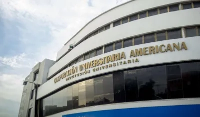 Fachada de la Corporación Universitaria Americana.