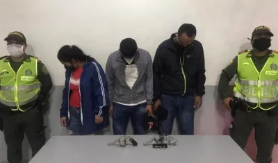 Los tres capturados.