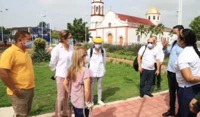 Gobernadora Elsa Noguera de visita a Santo Tomás.