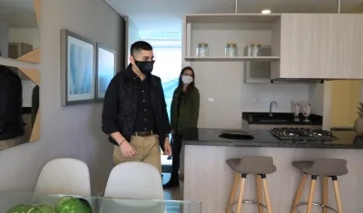 El Ministro de Vivienda en una sala de ventas de un proyecto.