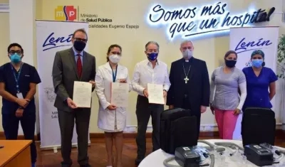 Respiradores enviados por el Papa fueron entregados por el arzobispo Andrés Carrascosa Coso.