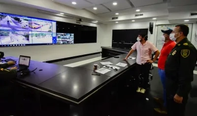 Alcalde de Barranquilla en el Puesto de Mando Unificado