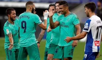 Celebración de Benzema y Casemiro.