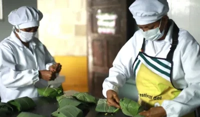 Preparación de pasteles en Pital de Megua.