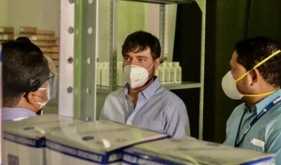 Alcalde Jaime Pumarejo en el Hospital de Campaña.