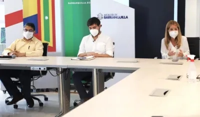 La Gobernadora Elsa Noguera y el Alcalde Jaime Pumarejo presidendo la reunión. 