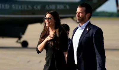 Kimberly Guilfoyle y Donald Trump Jr.