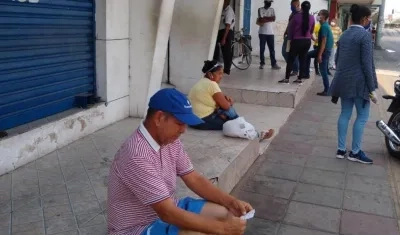 Adultos entre 60 y 69 años son un grupo de riesgo para el Covid-19.