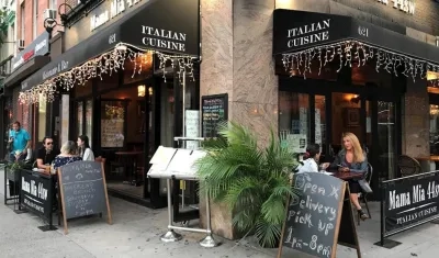 Restaurante Mama Mia 44sw, en el barrio de Hell's Kitchen en Nueva York (EE.UU)