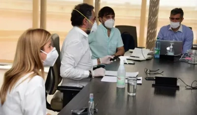 La Gobernadora Elsa Noguera, el senador Armando Benedetti y el Alcalde Jaime Pumarejo, durante la reunión.