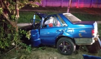 Así quedó el vehículo tras el choque.