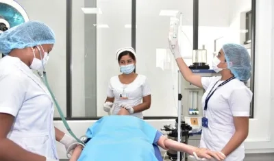 Hay vacantes de auxiliares de enfermería.