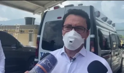 Carlos Caicedo en el aeropuerto Simón Bolívar.