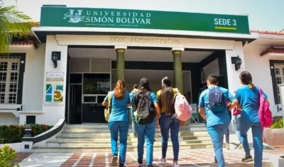 Fachada de sede de Universidad Simón Bolívar.