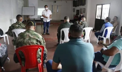 El Alcalde (e) de Malambo, Óscar Pantoja Palacio, presidiendo la reunión.