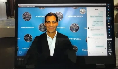 El alcalde de Miami Francis Suárez habla con Efe durante una entrevista virtual este martes desde Miami, Florida (Estados Unidos).