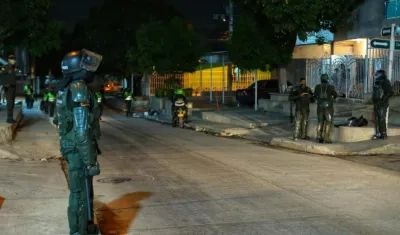 Fuerza Pública en calles del municipio.