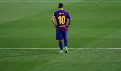 La tristeza de Lionel Messi tras la derrota ante el Osasuna en el Camp Nou.